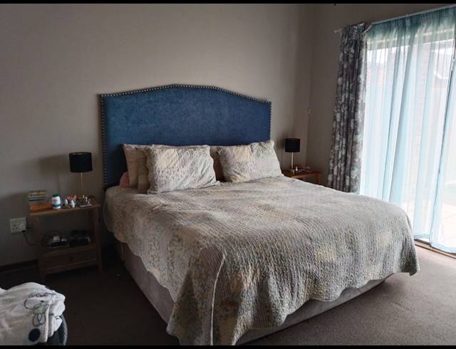 3 BEDROOM DUET TO LET IN HILLSIDE